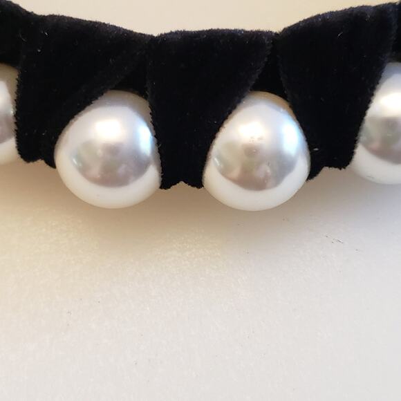 A new day headband velvet and pearl black and‎ white - Picture 3 of 5